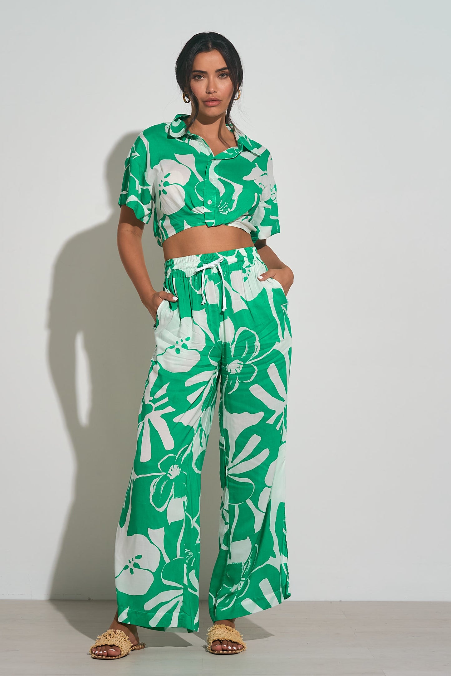 Short Sleeve Cropped Button-Down Shirt - Green Hibiscus