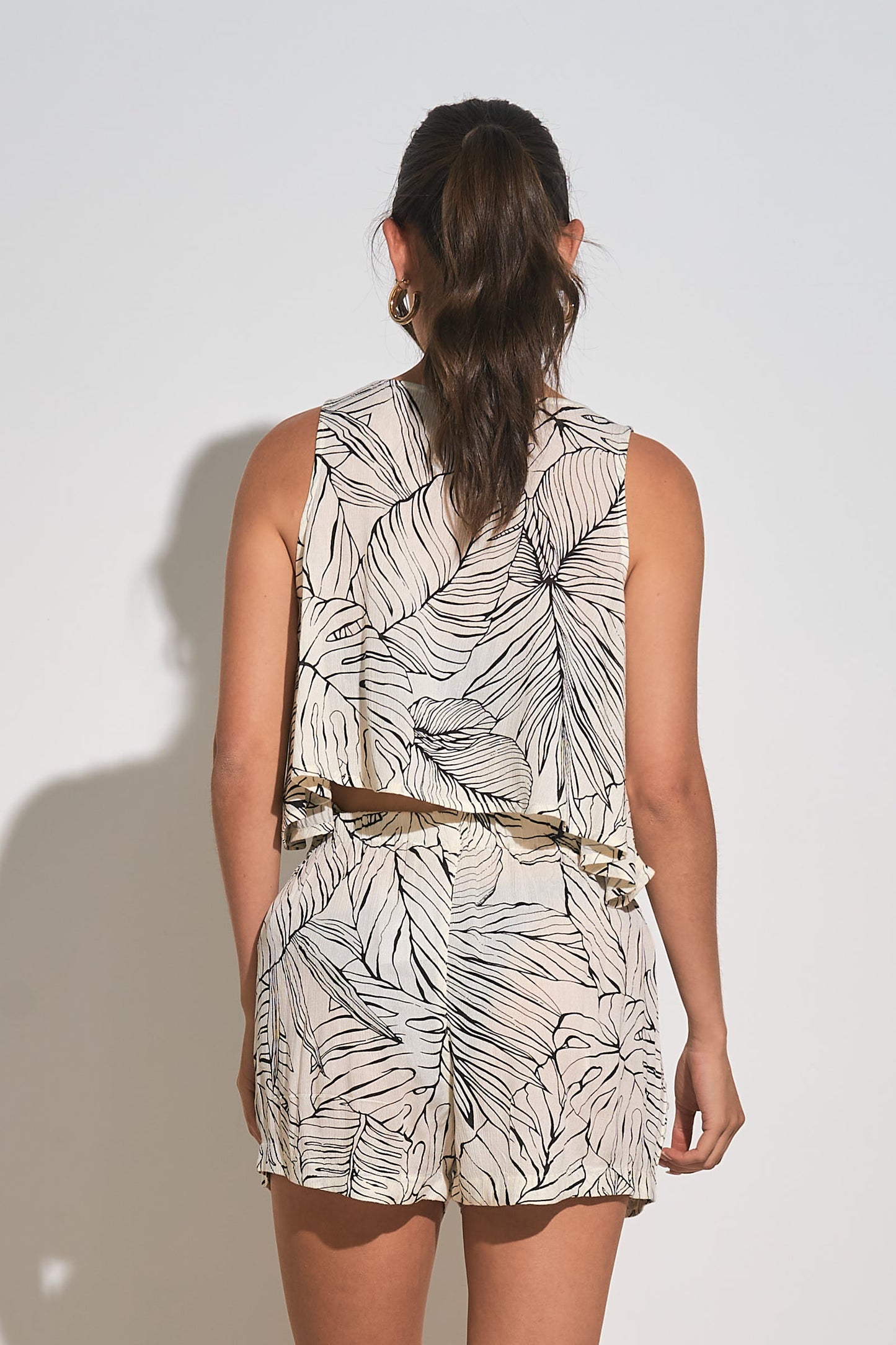 Flowy Cropped Tank Top - Natural/Black Tropics