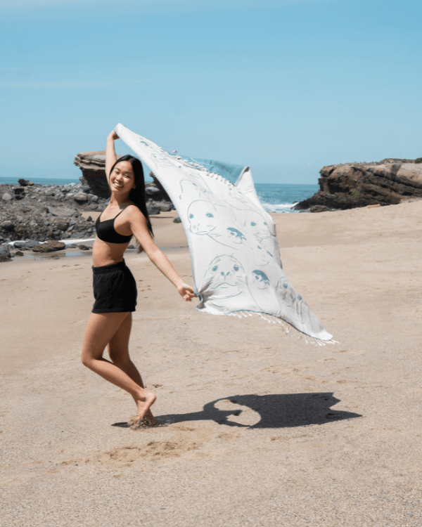 Turkish Towel - Cali Seals (Deep Ocean)