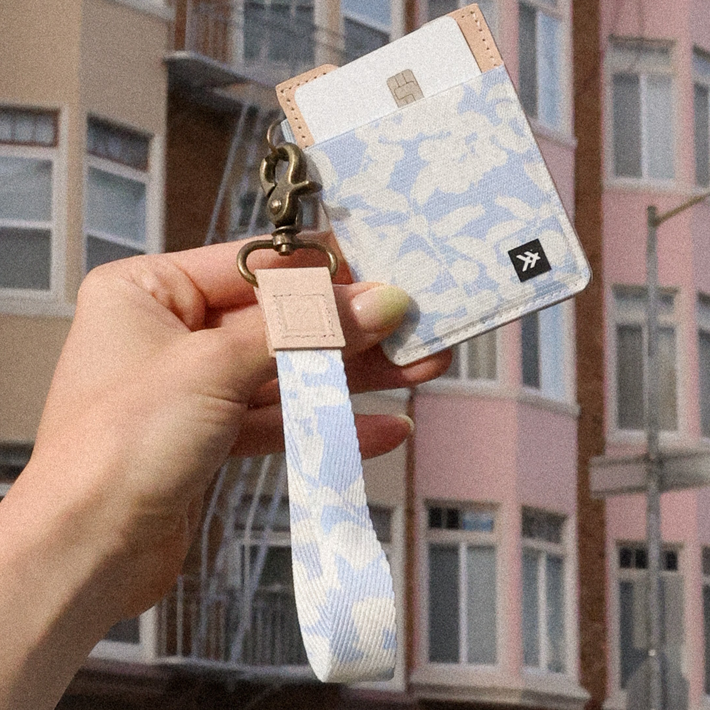 Vertical Wallet - Lana